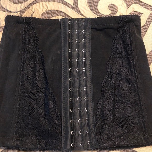 Bustier - Picture 2 of 5